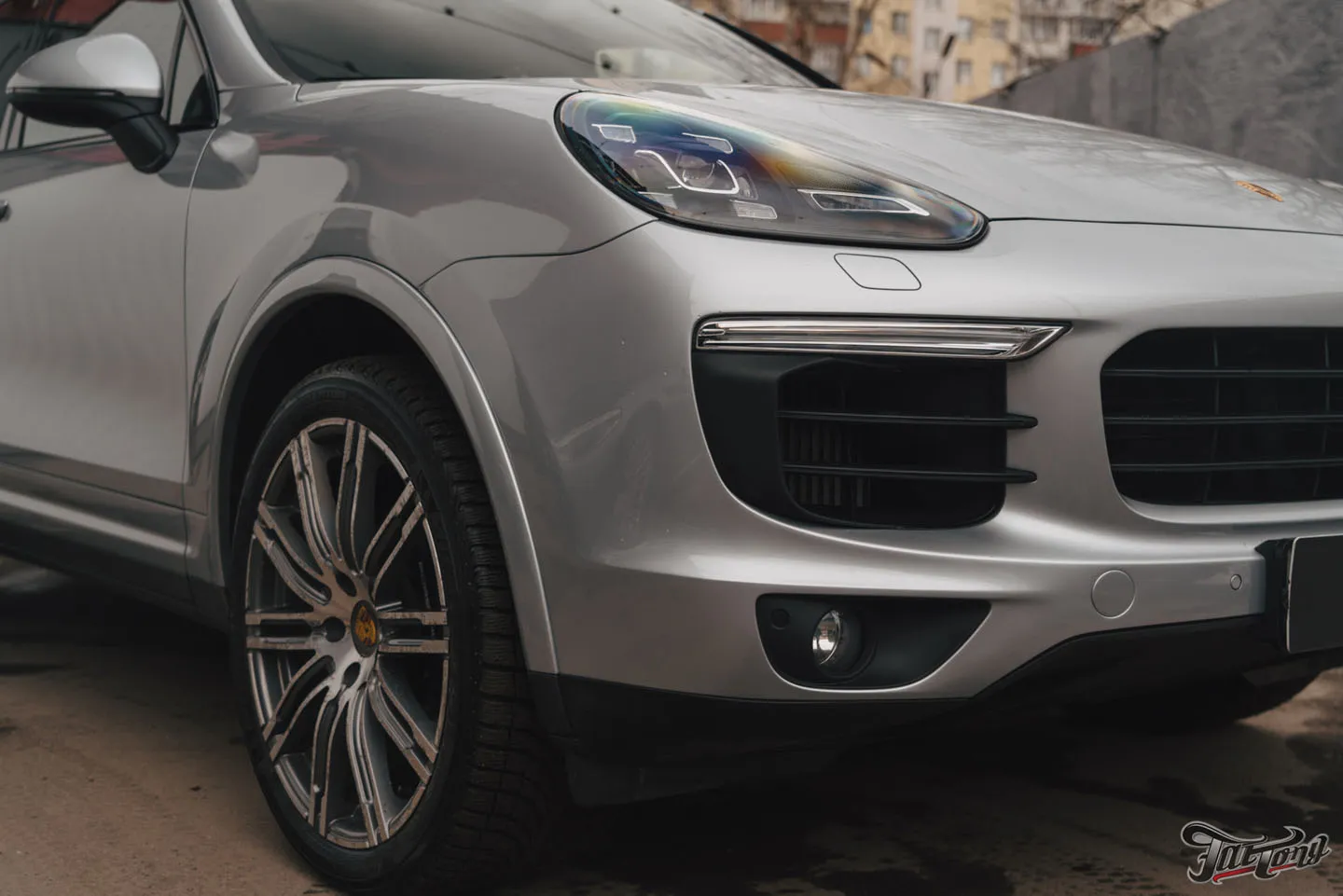 Ремонт бампера, крыла и расширителя на Porsche Cayenne